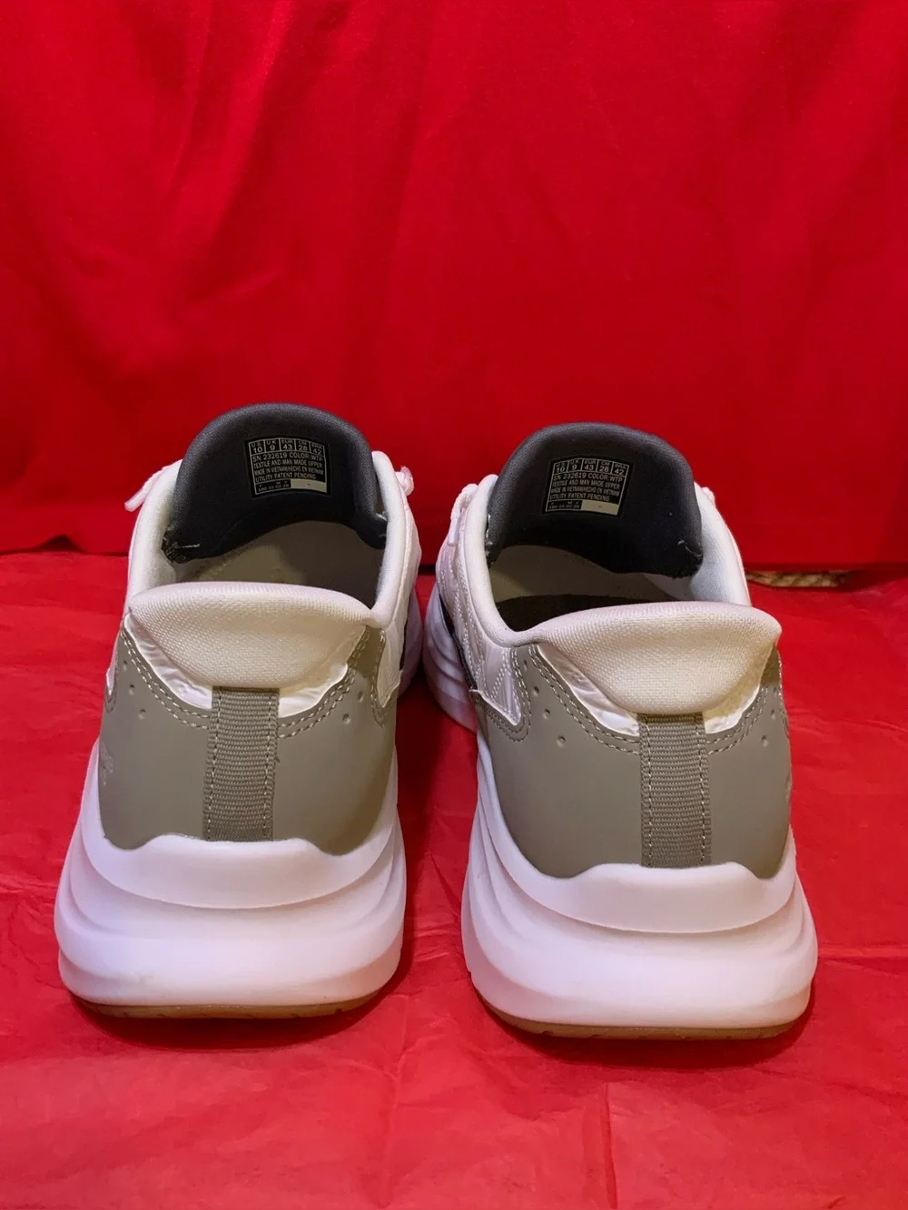 SKECHERS